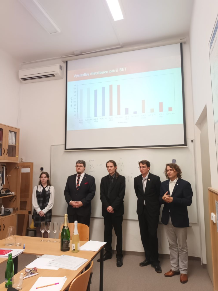 Pět nových inženýrů